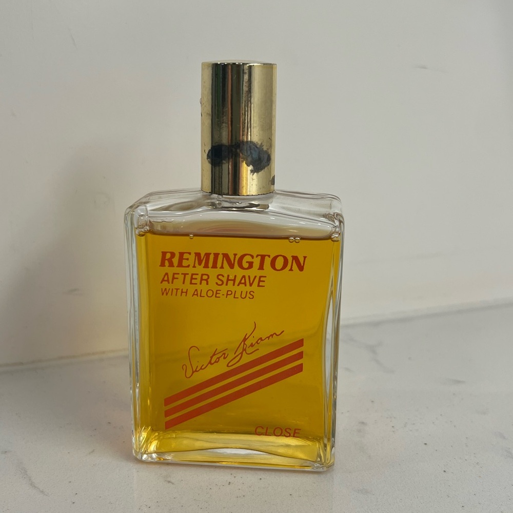 Vintage Remington Close After Shave with Aloe Plus 4 Fl oz Splash